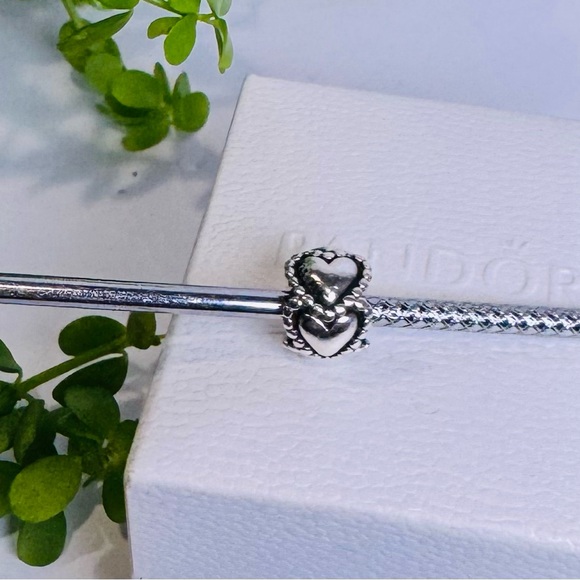 Authentic Retired Pandora ‘Everlasting Love’ S925 Charm - Picture 2 of 7